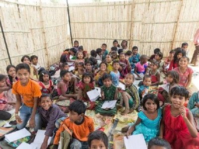 भूख से बिलखते बच्चों के लिए अन्नदान